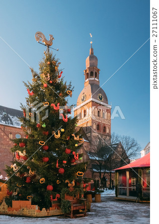 Christmas Market On Dome Square With Riga Dome Christmas Market On Dome Square With Riga Dome 27111067