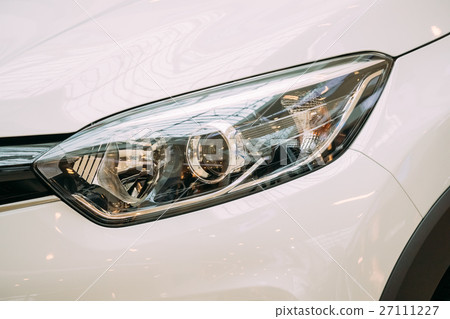 Close The Left Headlight Of New White Color Close The Left Headlight Of New White Color 27111227