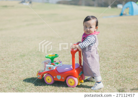 baby, infant, wheelbarrow 27112457