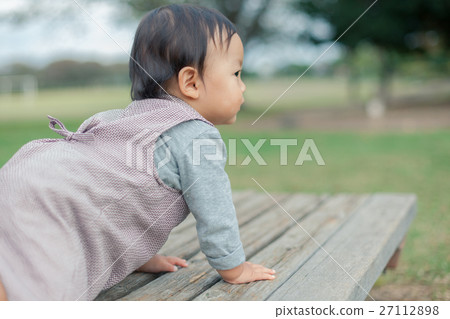 younger, person, 1 year old 27112898