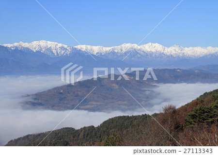 Northern Alps in winter floating in the cloud sea After Tateyama mountain range 27113343