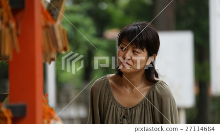 走在界域的日本婦女 走在界域的日本婦女 27114684