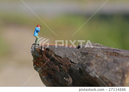 A cliff photographer 27114886
