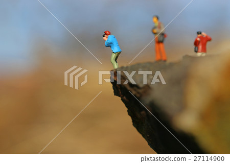 Dangerous shooting 27114900