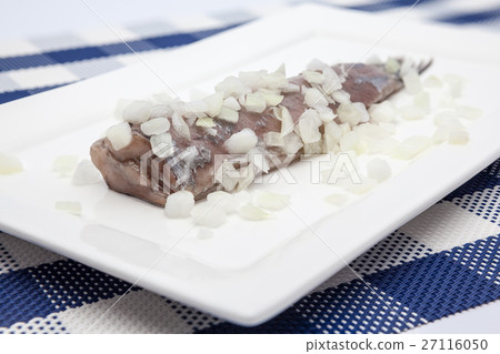 fish herring with onions 27116050