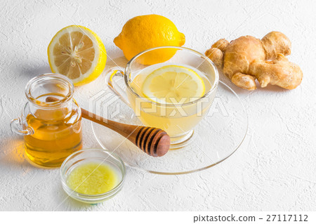 Honey honey lemon hot drink Hot honey tea with lemon drink Honey honey lemon hot drink Hot honey tea with lemon drink 27117112