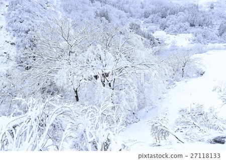 Snowy mountain ice 27118133