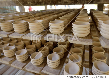 Ceramic cup in rack prepare for bring Ceramic cup in rack prepare for bring 27124801
