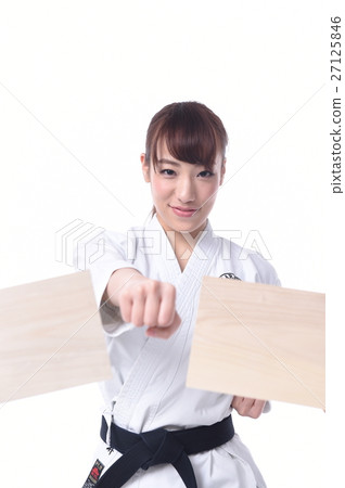 Women who do karate 27125846