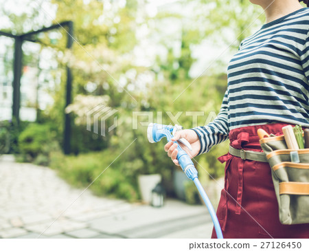Gardening staff [photography cooperation: TENOHA DAIKANYAMA Gardening staff [photography cooperation: TENOHA DAIKANYAMA 27126450