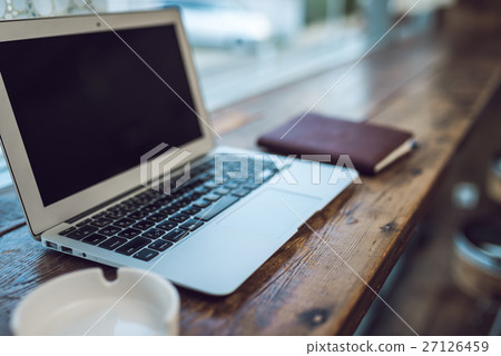 個人電腦 27126459