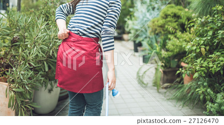 Gardening staff [photography cooperation: TENOHA DAIKANYAMA 27126470