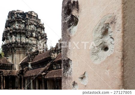 Cambodia's wartime warfare remaining in Angkor Wat 27127805