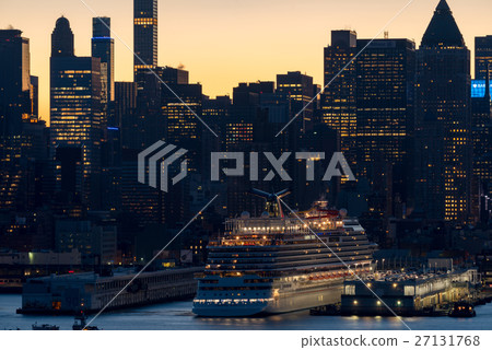 Dawn of New York / Manhattan 27131768