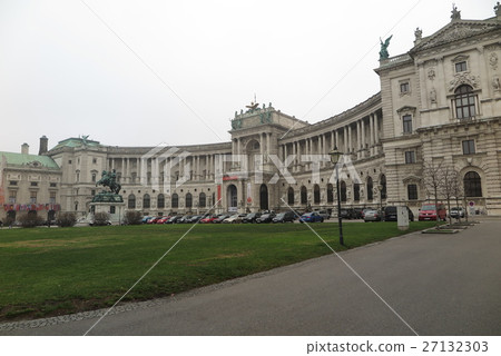 The new royal palace of Vienna (Neue Burg) 27132303