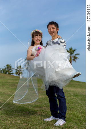 Bridal photo wedding dress figure Princess holding 27134161