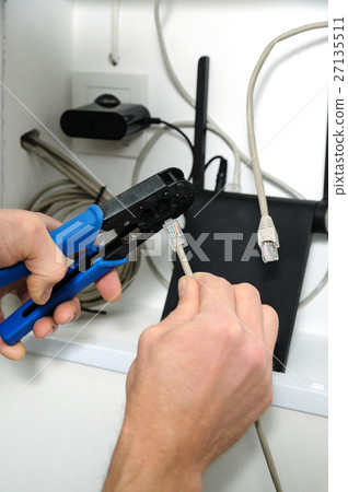 Connecting wi-fi router to the Internet. Connecting wi-fi router to the Internet. 27135511