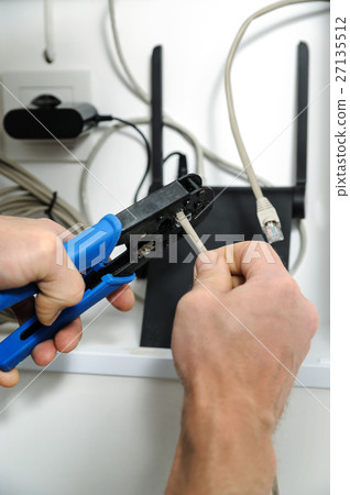 Connecting wi-fi router to the Internet. 27135512