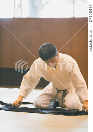 aikido, man's formal divided skirt, person 27138456