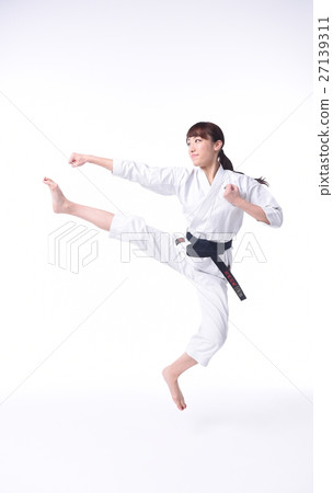 Women who do karate 27139311