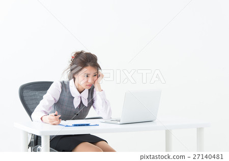 辦公室服裝的女性（負面形象） 27140481