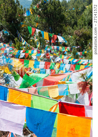 雲南香格里拉百塔的祈禱旗 27141572