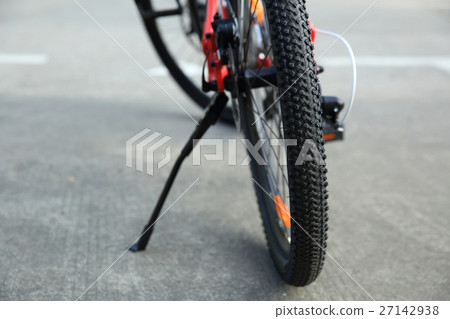 closeup of mountain bike at parking lot 27142938