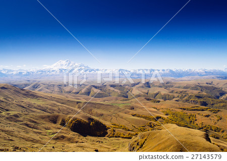 Beautiful landscapes with high mountains Beautiful landscapes with high mountains 27143579