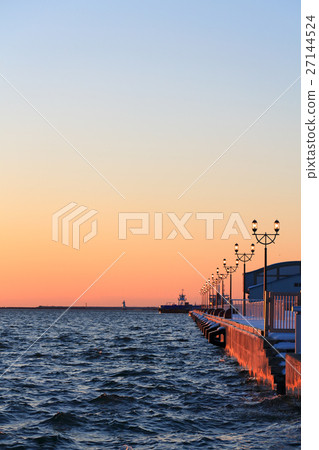 Kushiro at dusk of winter 27144524