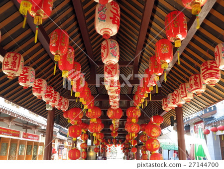 Rows of beautiful lanterns hanging from the ciel Rows of beautiful lanterns hanging from the ciel 27144700