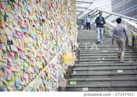 Colorful notes on the wall Colorful notes on the wall 27147451