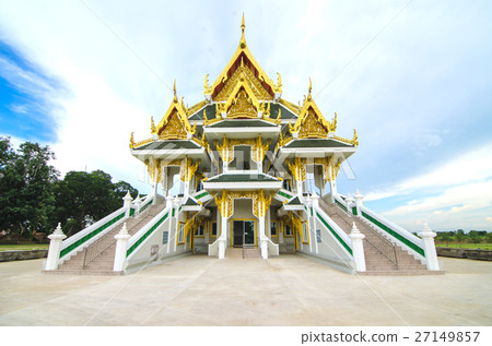 Reclining white buddha in Wat khun in temple, Angt 27149857