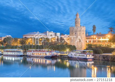 Illuminated Torre del Oro in Seville 27151218