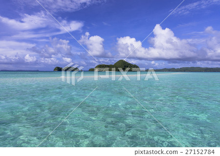 The sea of the coral reef of Rock Island The sea of the coral reef of Rock Island 27152784