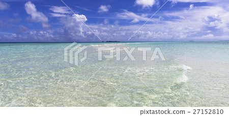 岩島的珊瑚礁的海 岩島的珊瑚礁的海 27152810