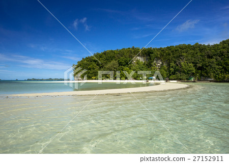 岩島的珊瑚礁的海 岩島的珊瑚礁的海 27152911