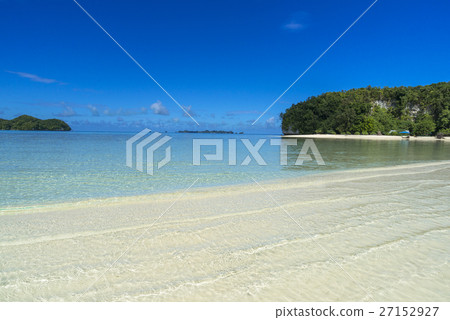 The sea of the coral reef of Rock Island The sea of the coral reef of Rock Island 27152927