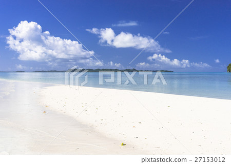 The sea of the coral reef of Rock Island 27153012
