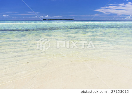 The sea of the coral reef of Rock Island 27153015