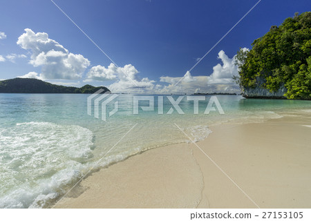 岩島的珊瑚礁的海 27153105