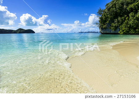岩島的珊瑚礁的海 27153106