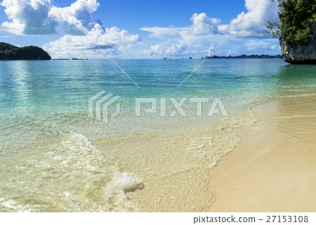 岩島的珊瑚礁的海 27153108