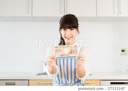 家庭主婦，一個女人用錢 27153197