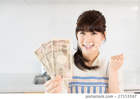 Housewife, holding a note and guts pose Housewife, holding a note and guts pose 27153597