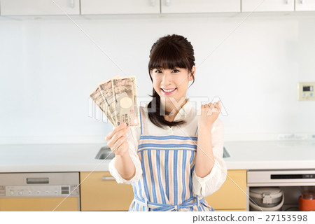 Housewife, holding a note and guts pose Housewife, holding a note and guts pose 27153598