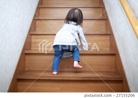 樓梯寶貝(嬰兒嬰兒女孩1歲1歲惡作劇童年兒童跌傷) 樓梯寶貝(嬰兒嬰兒女孩1歲1歲惡作劇童年兒童跌傷) 27155206