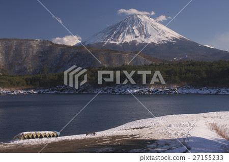 Lakeshore closed during winter 27155233