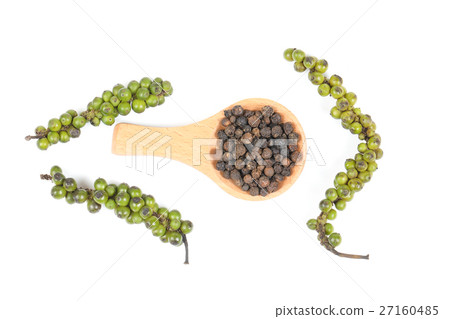 Black peppercorn raw dry Black peppercorn raw dry 27160485