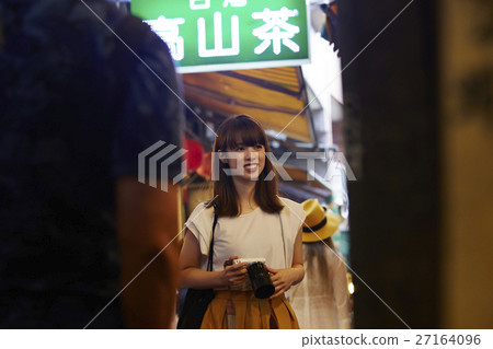 Taiwan night market women's journey 27164096