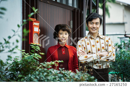Showa image couple portrait 27165250